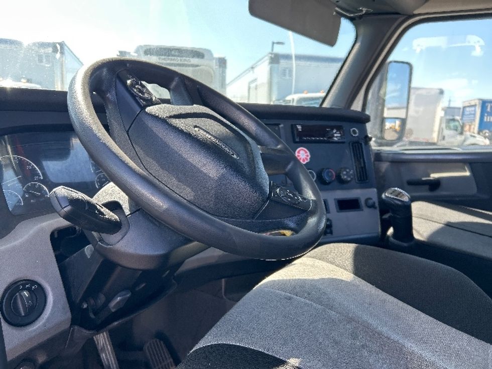 Day Cab Tractor-Heavy Duty Tractors-Freightliner-2020-T12664ST-Linden-NJ-292,682\n\t\tmiles-$ 38,750 - Image 10