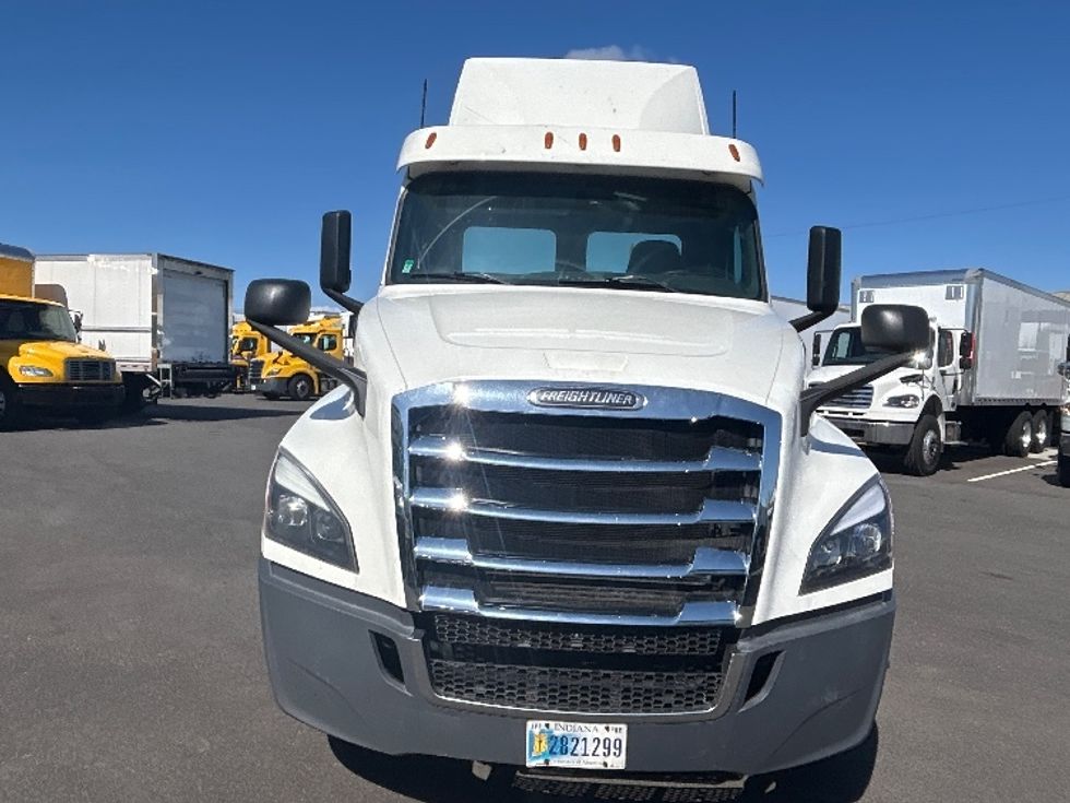 Day Cab Tractor-Heavy Duty Tractors-Freightliner-2020-T12664ST-Linden-NJ-292,682\n\t\tmiles-$ 38,750 - Image 2
