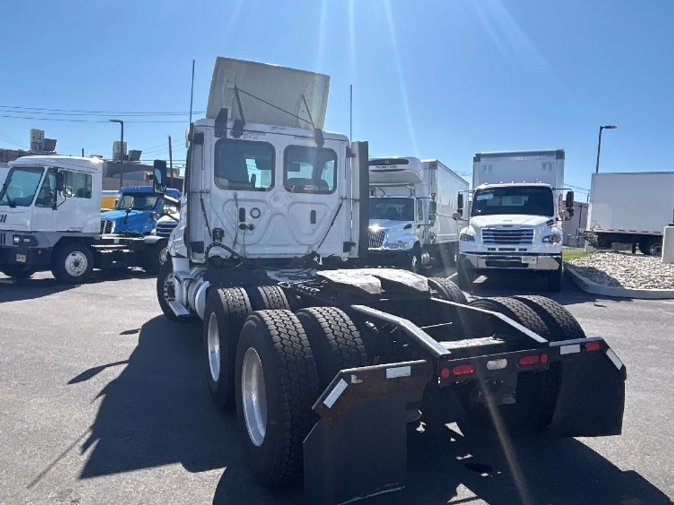 Day Cab Tractor-Heavy Duty Tractors-Freightliner-2020-T12664ST-Linden-NJ-292,682\n\t\tmiles-$ 38,750 - Image 5
