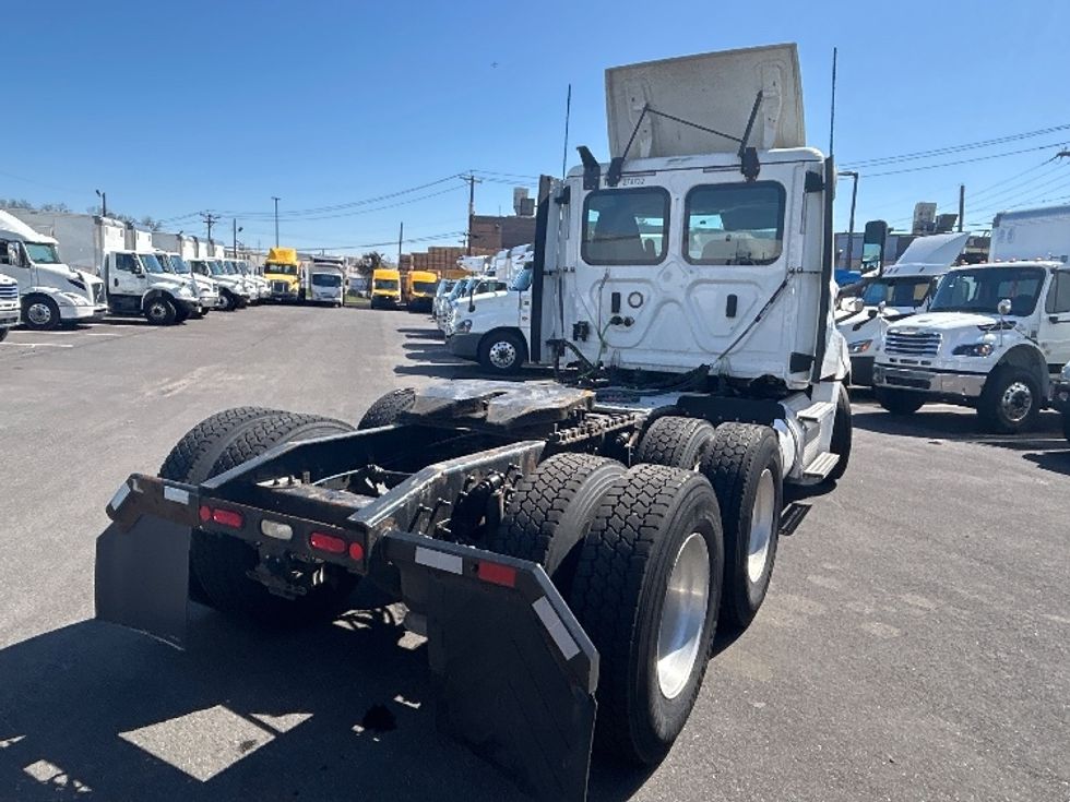 Day Cab Tractor-Heavy Duty Tractors-Freightliner-2020-T12664ST-Linden-NJ-292,682\n\t\tmiles-$ 38,750 - Image 7
