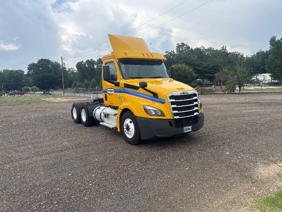 Day Cab Tractor-Heavy Duty Tractors-Freightliner-2020-T12664ST-Lithia Springs-GA-481,775\n\t\tmiles-$ 41,000 - Image 1