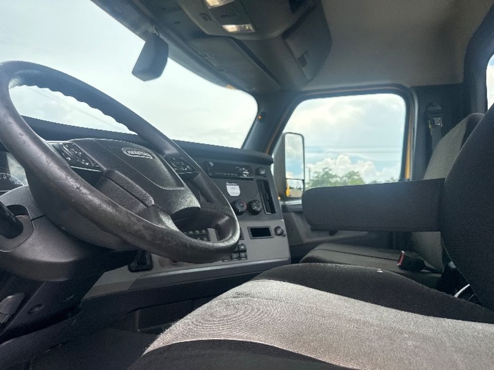 Day Cab Tractor-Heavy Duty Tractors-Freightliner-2020-T12664ST-Lithia Springs-GA-481,775\n\t\tmiles-$ 41,000 - Image 10