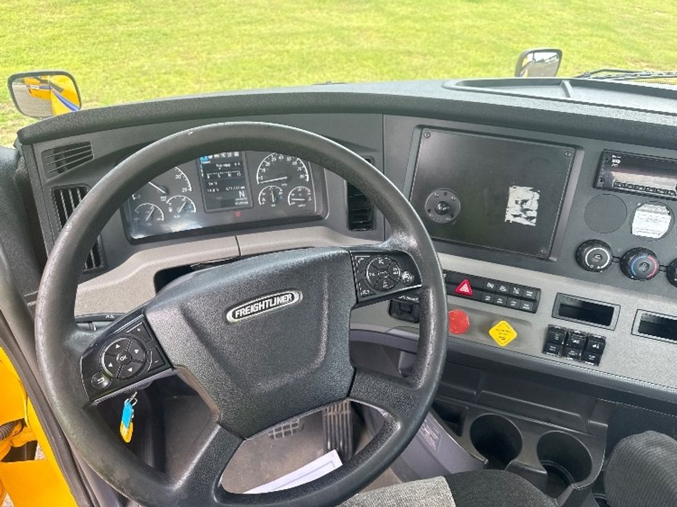 Day Cab Tractor-Heavy Duty Tractors-Freightliner-2020-T12664ST-Lithia Springs-GA-481,775\n\t\tmiles-$ 41,000 - Image 11