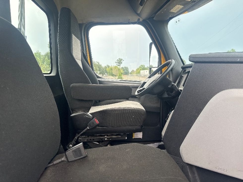 Day Cab Tractor-Heavy Duty Tractors-Freightliner-2020-T12664ST-Lithia Springs-GA-481,775\n\t\tmiles-$ 41,000 - Image 14