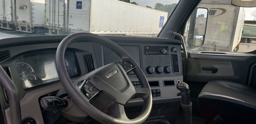 Day Cab Tractor-Heavy Duty Tractors-Freightliner-2020-T12664ST-Little Rock-AR-209,900\n\t\tmiles-$ 58,750 - Image 10