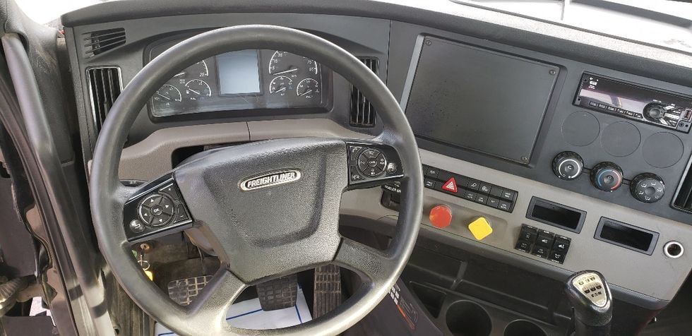 Day Cab Tractor-Heavy Duty Tractors-Freightliner-2020-T12664ST-Little Rock-AR-209,900\n\t\tmiles-$ 58,750 - Image 11