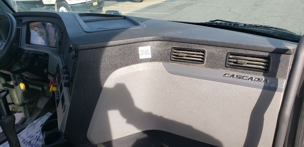 Day Cab Tractor-Heavy Duty Tractors-Freightliner-2020-T12664ST-Little Rock-AR-209,900\n\t\tmiles-$ 58,750 - Image 13