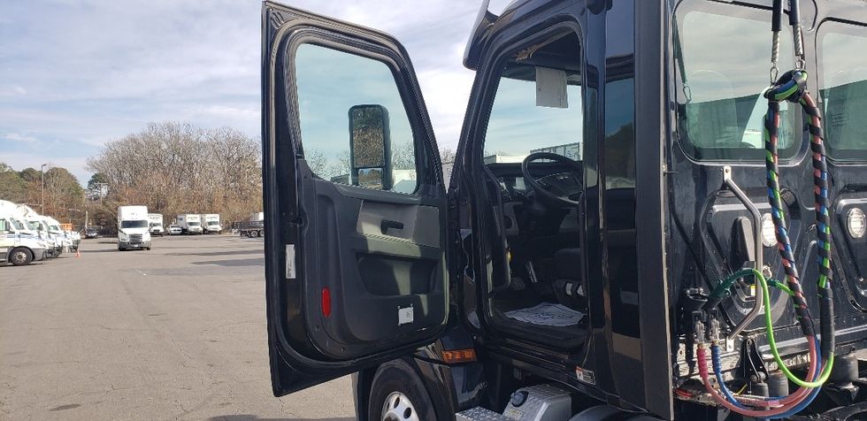 Day Cab Tractor-Heavy Duty Tractors-Freightliner-2020-T12664ST-Little Rock-AR-209,900\n\t\tmiles-$ 58,750 - Image 9