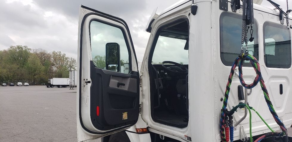 Day Cab Tractor-Heavy Duty Tractors-Freightliner-2020-T12664ST-Little Rock-AR-346,496\n\t\tmiles-$ 52,750 - Image 9