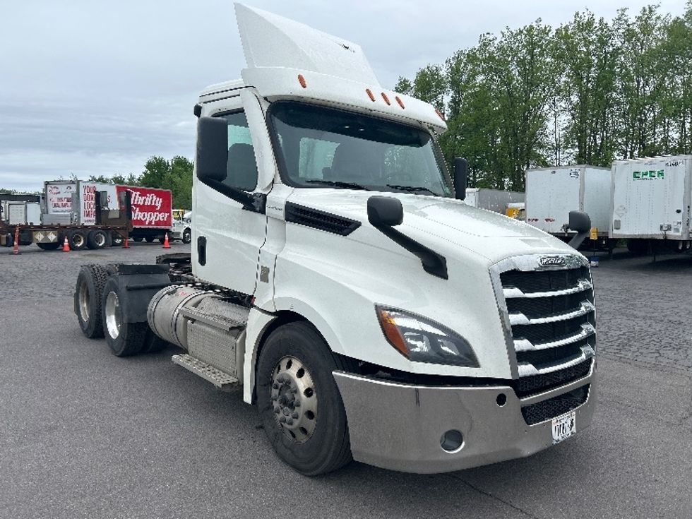 Day Cab Tractor-Heavy Duty Tractors-Freightliner-2020-T12664ST-Liverpool-NY-326,570\n\t\tmiles-$ 43,500 - Image 1