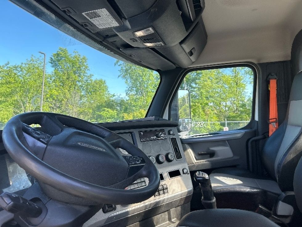Day Cab Tractor-Heavy Duty Tractors-Freightliner-2020-T12664ST-Liverpool-NY-326,570\n\t\tmiles-$ 43,500 - Image 10