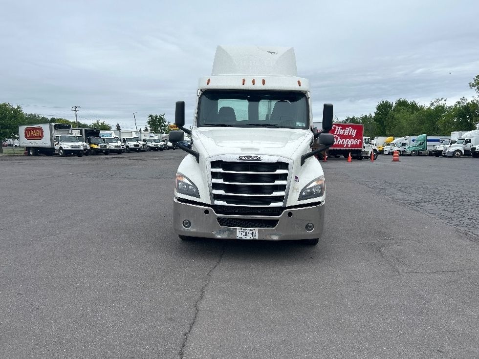 Day Cab Tractor-Heavy Duty Tractors-Freightliner-2020-T12664ST-Liverpool-NY-326,570\n\t\tmiles-$ 43,500 - Image 2