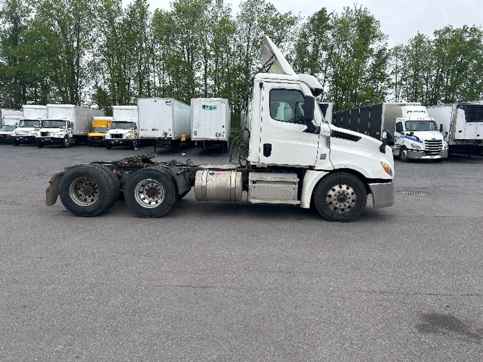 Day Cab Tractor-Heavy Duty Tractors-Freightliner-2020-T12664ST-Liverpool-NY-326,570\n\t\tmiles-$ 43,500 - Image 8