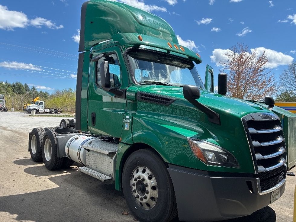 Day Cab Tractor-Heavy Duty Tractors-Freightliner-2020-T12664ST-Londonderry-NH-398,404\n\t\tmiles-$ 40,000 - Image 1