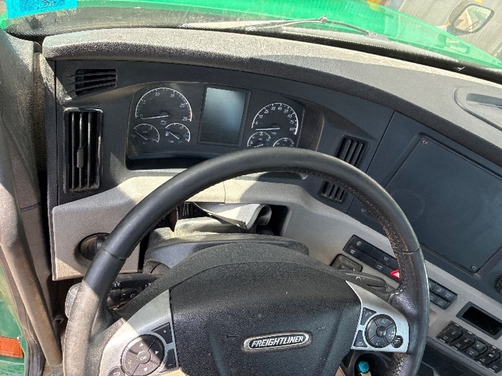 Day Cab Tractor-Heavy Duty Tractors-Freightliner-2020-T12664ST-Londonderry-NH-398,404\n\t\tmiles-$ 40,000 - Image 10