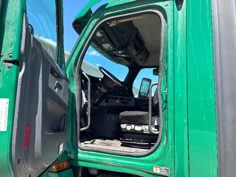Day Cab Tractor-Heavy Duty Tractors-Freightliner-2020-T12664ST-Londonderry-NH-398,404\n\t\tmiles-$ 40,000 - Image 16
