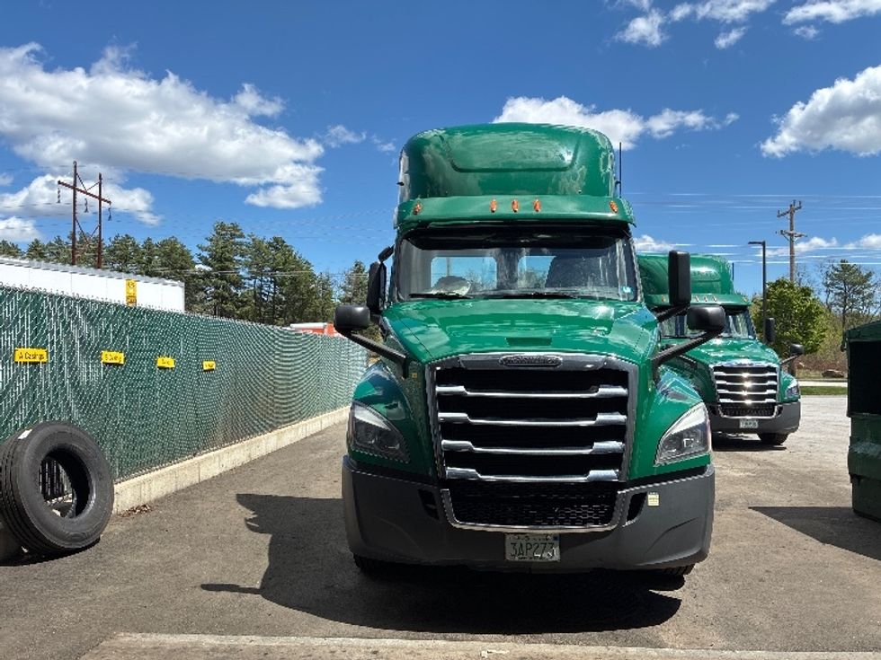 Day Cab Tractor-Heavy Duty Tractors-Freightliner-2020-T12664ST-Londonderry-NH-398,404\n\t\tmiles-$ 40,000 - Image 2