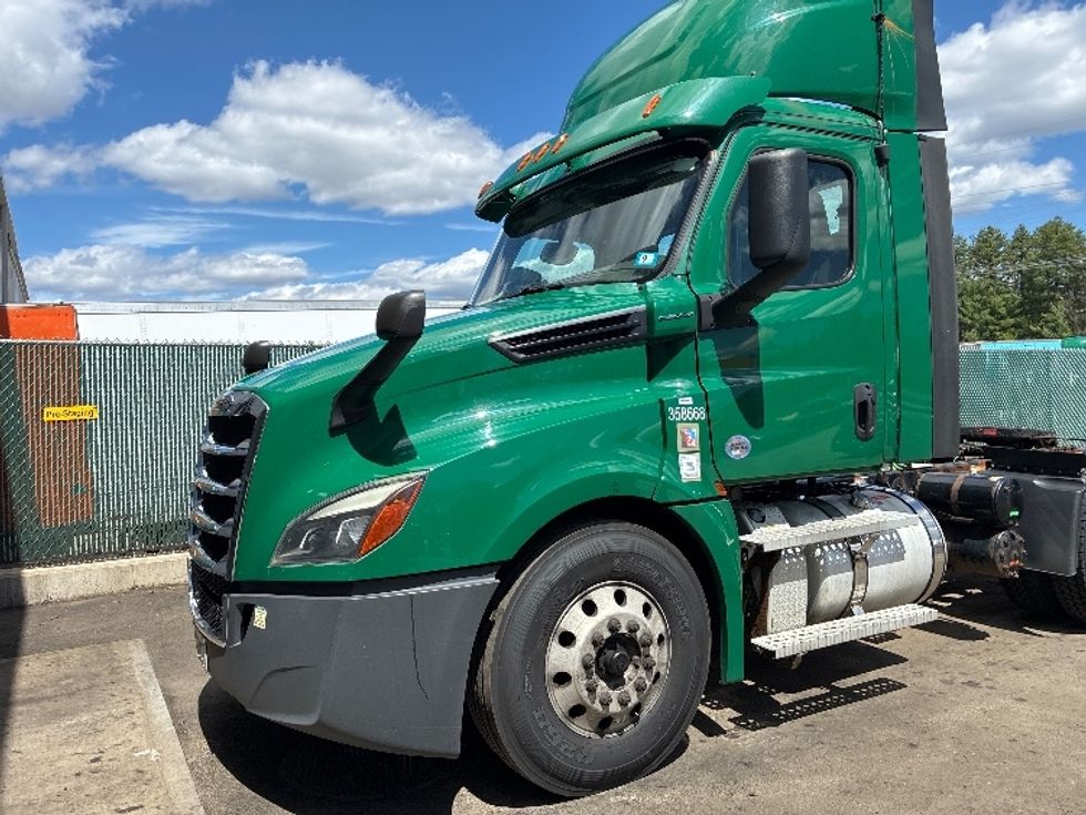 Day Cab Tractor-Heavy Duty Tractors-Freightliner-2020-T12664ST-Londonderry-NH-398,404\n\t\tmiles-$ 40,000 - Image 3