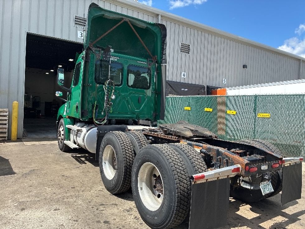 Day Cab Tractor-Heavy Duty Tractors-Freightliner-2020-T12664ST-Londonderry-NH-398,404\n\t\tmiles-$ 40,000 - Image 5