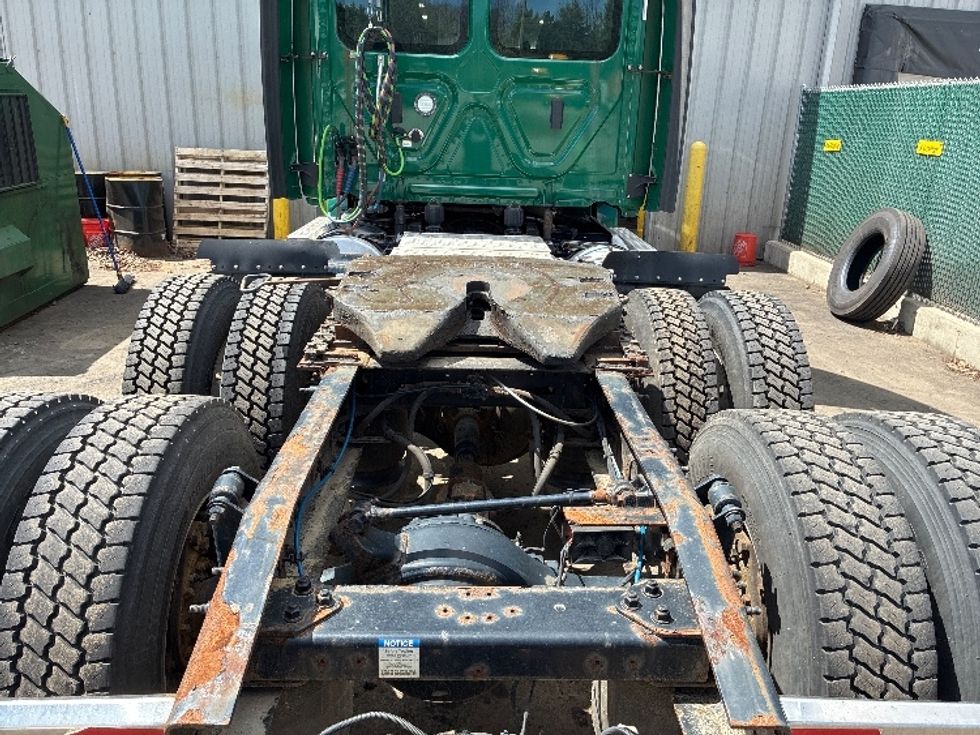 Day Cab Tractor-Heavy Duty Tractors-Freightliner-2020-T12664ST-Londonderry-NH-398,404\n\t\tmiles-$ 40,000 - Image 6