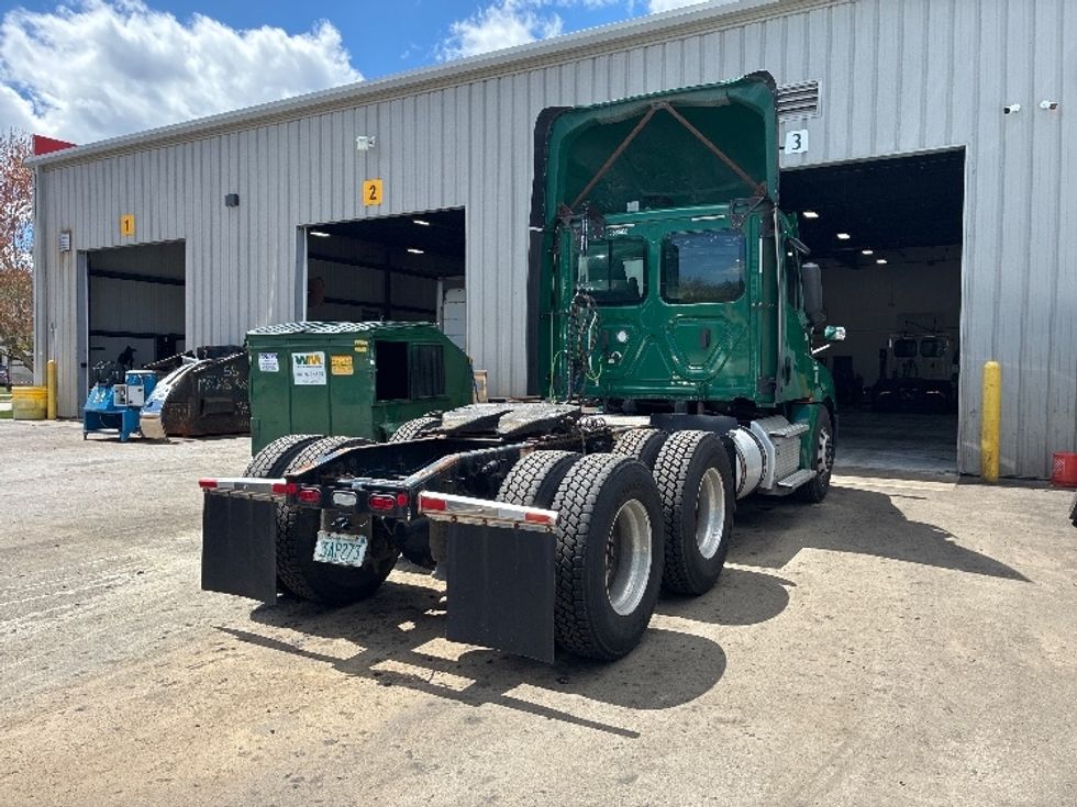Day Cab Tractor-Heavy Duty Tractors-Freightliner-2020-T12664ST-Londonderry-NH-398,404\n\t\tmiles-$ 40,000 - Image 7