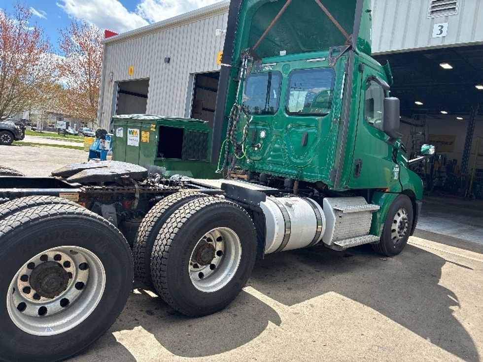 Day Cab Tractor-Heavy Duty Tractors-Freightliner-2020-T12664ST-Londonderry-NH-398,404\n\t\tmiles-$ 40,000 - Image 8