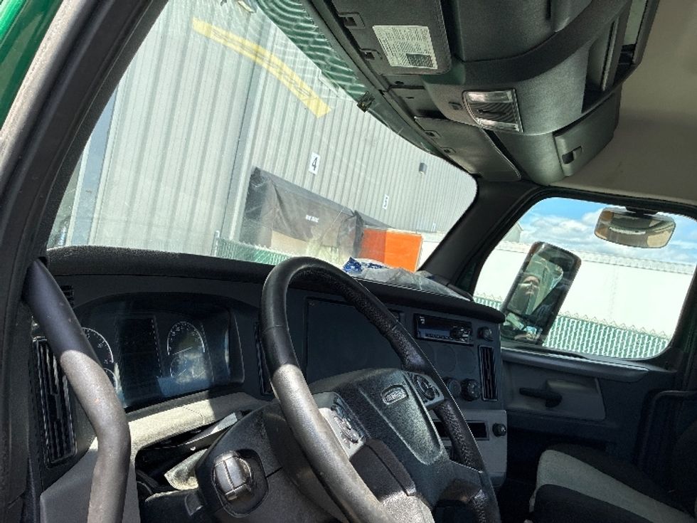 Day Cab Tractor-Heavy Duty Tractors-Freightliner-2020-T12664ST-Londonderry-NH-398,404\n\t\tmiles-$ 40,000 - Image 9