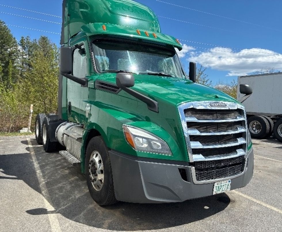 Day Cab Tractor-Heavy Duty Tractors-Freightliner-2020-T12664ST-Londonderry-NH-423,352\n\t\tmiles-$ 38,750 - Image 1