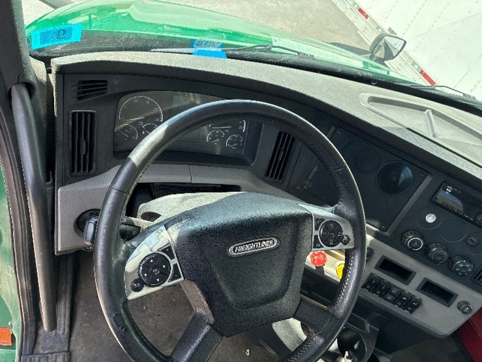 Day Cab Tractor-Heavy Duty Tractors-Freightliner-2020-T12664ST-Londonderry-NH-423,352\n\t\tmiles-$ 38,750 - Image 11