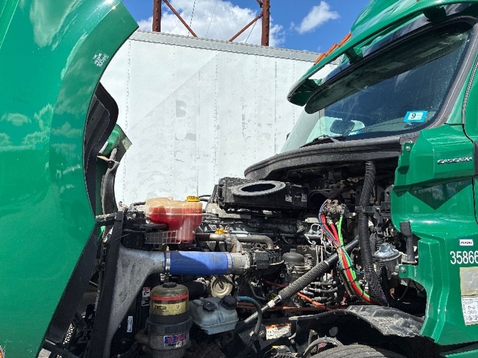 Day Cab Tractor-Heavy Duty Tractors-Freightliner-2020-T12664ST-Londonderry-NH-423,352\n\t\tmiles-$ 38,750 - Image 16