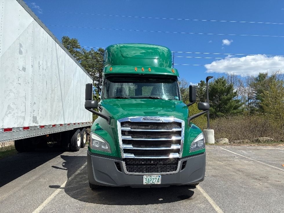 Day Cab Tractor-Heavy Duty Tractors-Freightliner-2020-T12664ST-Londonderry-NH-423,352\n\t\tmiles-$ 38,750 - Image 2