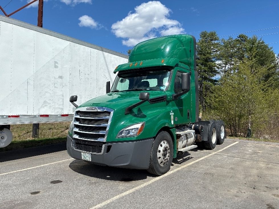 Day Cab Tractor-Heavy Duty Tractors-Freightliner-2020-T12664ST-Londonderry-NH-423,352\n\t\tmiles-$ 38,750 - Image 3