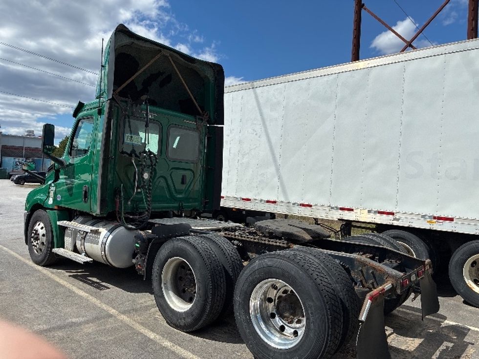Day Cab Tractor-Heavy Duty Tractors-Freightliner-2020-T12664ST-Londonderry-NH-423,352\n\t\tmiles-$ 38,750 - Image 5