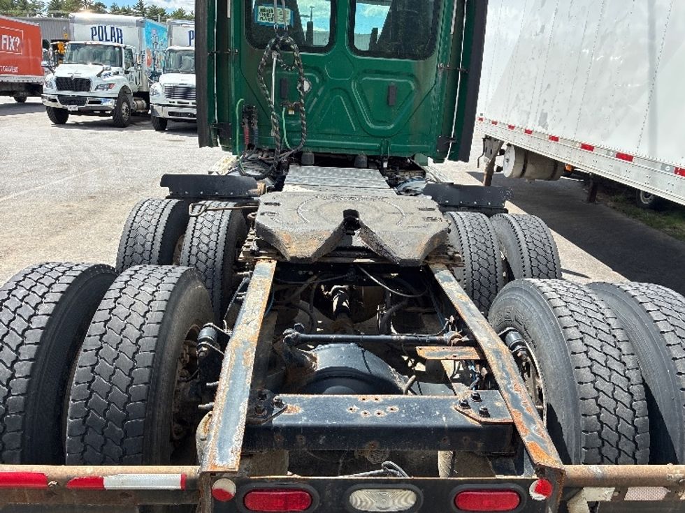 Day Cab Tractor-Heavy Duty Tractors-Freightliner-2020-T12664ST-Londonderry-NH-423,352\n\t\tmiles-$ 38,750 - Image 6