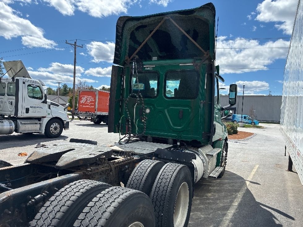 Day Cab Tractor-Heavy Duty Tractors-Freightliner-2020-T12664ST-Londonderry-NH-423,352\n\t\tmiles-$ 38,750 - Image 7