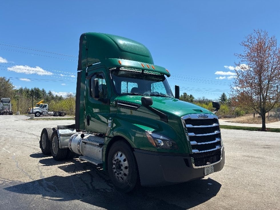 Day Cab Tractor-Heavy Duty Tractors-Freightliner-2020-T12664ST-Londonderry-NH-497,255\n\t\tmiles-$ 43,500 - Image 1