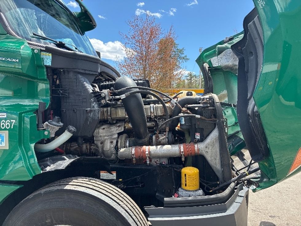 Day Cab Tractor-Heavy Duty Tractors-Freightliner-2020-T12664ST-Londonderry-NH-497,255\n\t\tmiles-$ 43,500 - Image 15