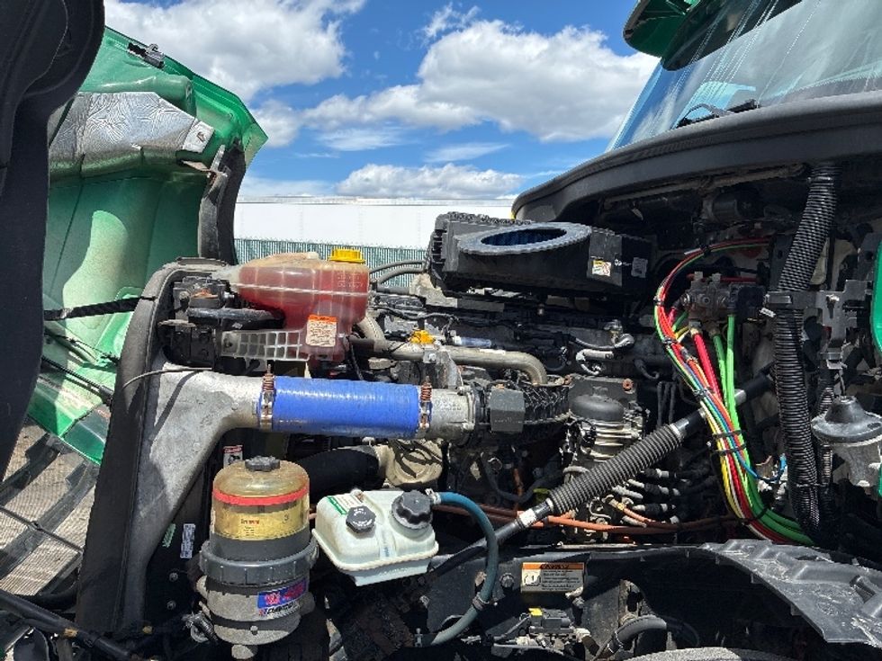 Day Cab Tractor-Heavy Duty Tractors-Freightliner-2020-T12664ST-Londonderry-NH-497,255\n\t\tmiles-$ 43,500 - Image 16