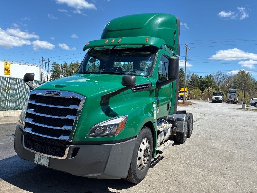 Day Cab Tractor-Heavy Duty Tractors-Freightliner-2020-T12664ST-Londonderry-NH-497,255\n\t\tmiles-$ 43,500 - Image 3