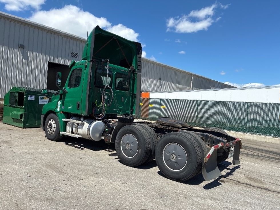 Day Cab Tractor-Heavy Duty Tractors-Freightliner-2020-T12664ST-Londonderry-NH-497,255\n\t\tmiles-$ 43,500 - Image 5