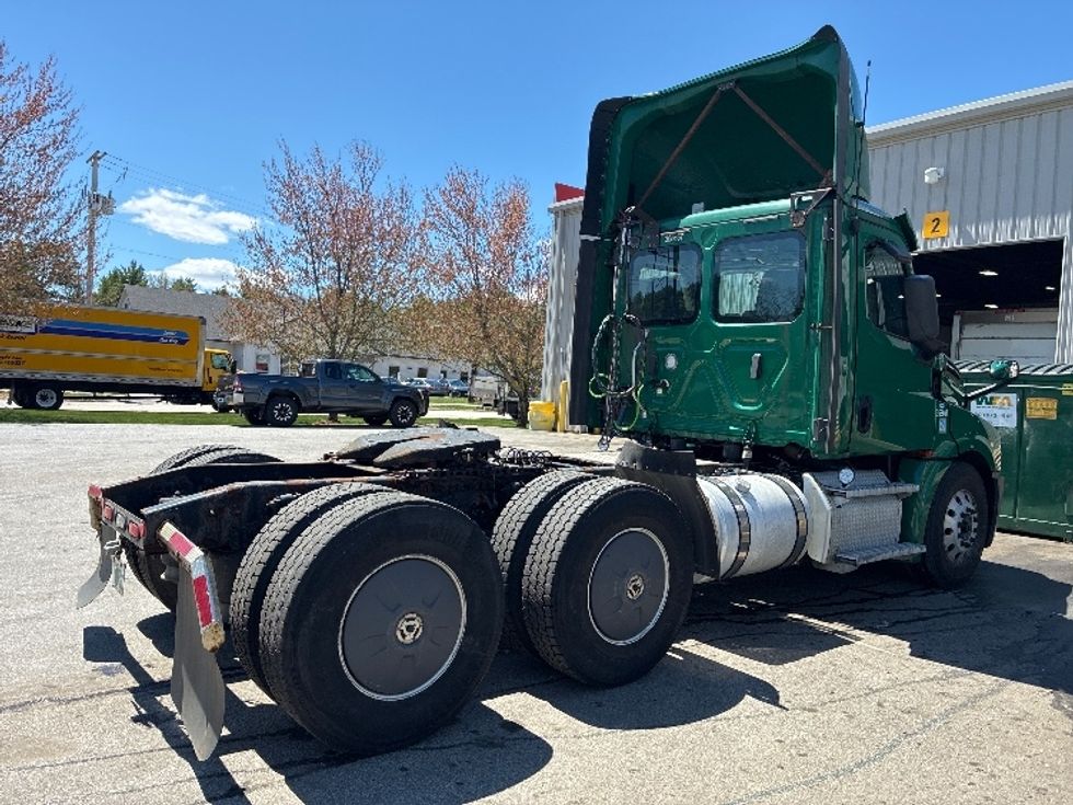 Day Cab Tractor-Heavy Duty Tractors-Freightliner-2020-T12664ST-Londonderry-NH-497,255\n\t\tmiles-$ 43,500 - Image 7