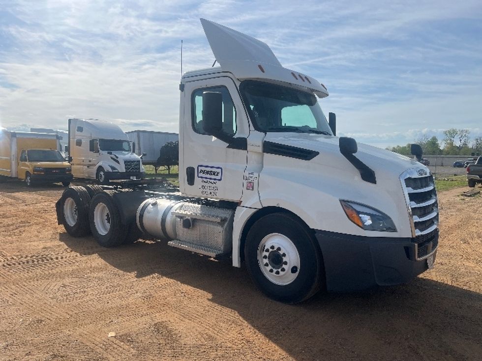 Day Cab Tractor-Heavy Duty Tractors-Freightliner-2020-T12664ST-Longview-TX-371,503\n\t\tmiles-$ 59,250 - Image 1