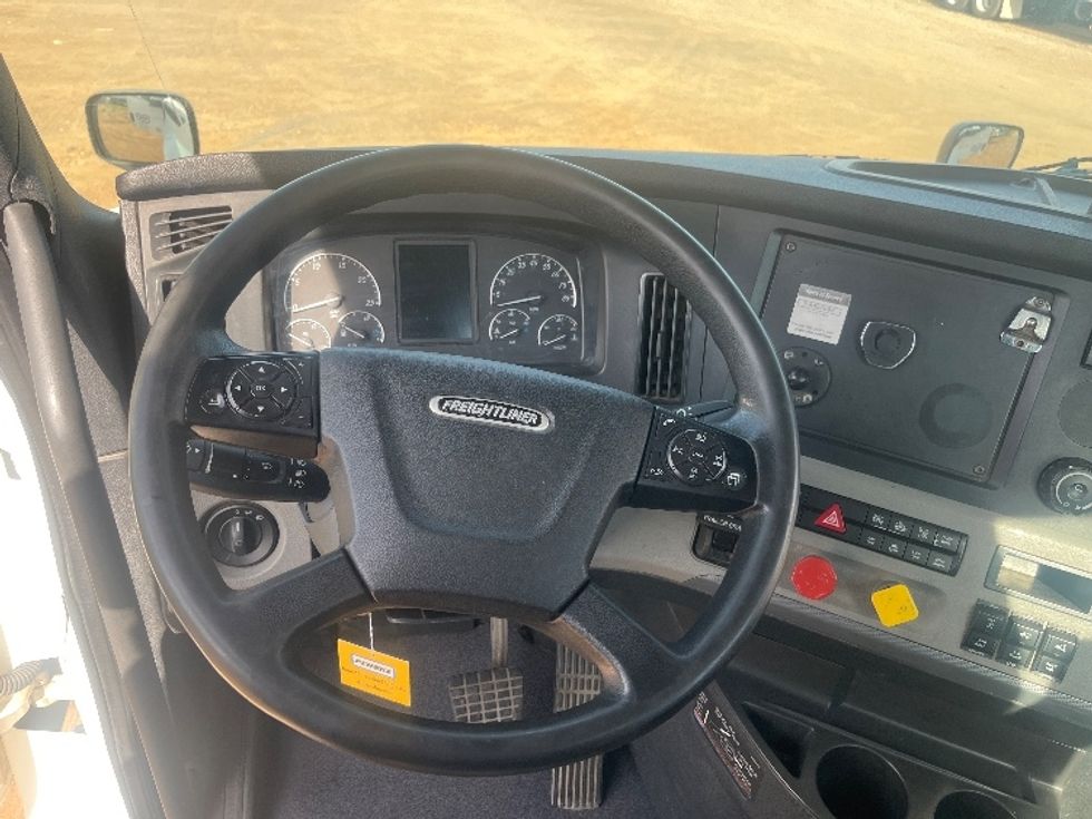 Day Cab Tractor-Heavy Duty Tractors-Freightliner-2020-T12664ST-Longview-TX-371,503\n\t\tmiles-$ 59,250 - Image 11