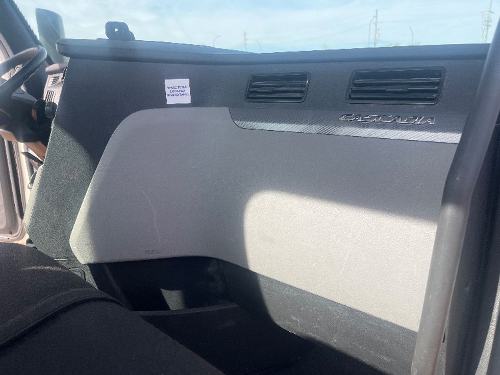 Day Cab Tractor-Heavy Duty Tractors-Freightliner-2020-T12664ST-Longview-TX-371,503\n\t\tmiles-$ 59,250 - Image 13