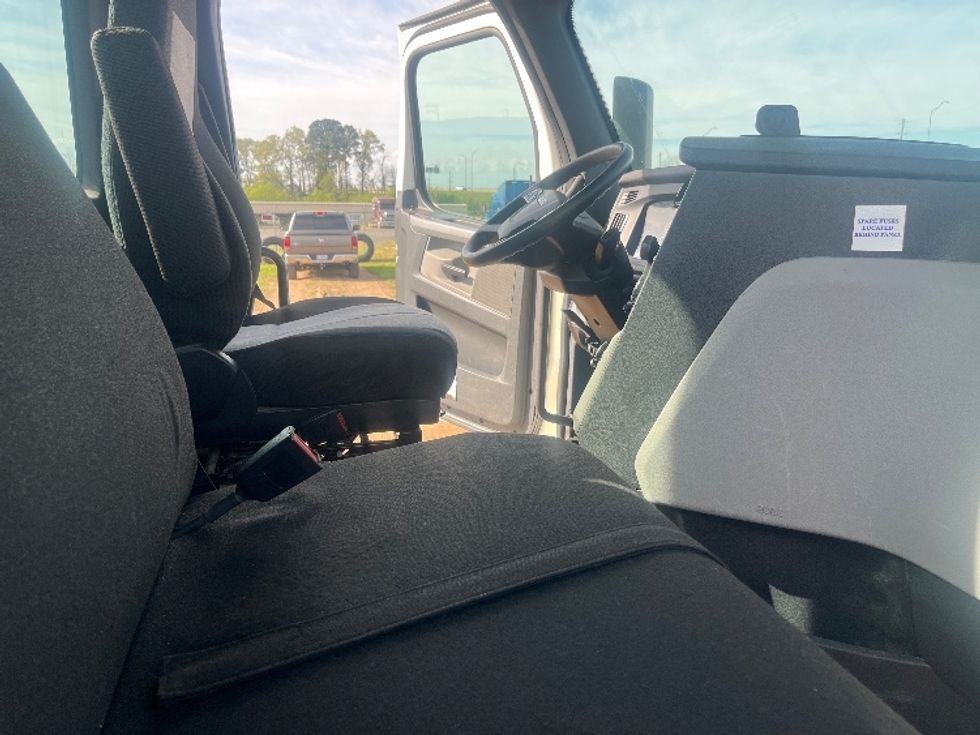 Day Cab Tractor-Heavy Duty Tractors-Freightliner-2020-T12664ST-Longview-TX-371,503\n\t\tmiles-$ 59,250 - Image 14