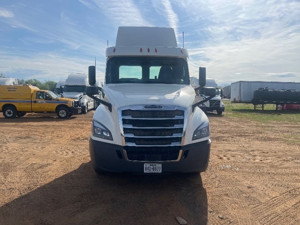 Day Cab Tractor-Heavy Duty Tractors-Freightliner-2020-T12664ST-Longview-TX-371,503\n\t\tmiles-$ 59,250 - Image 2