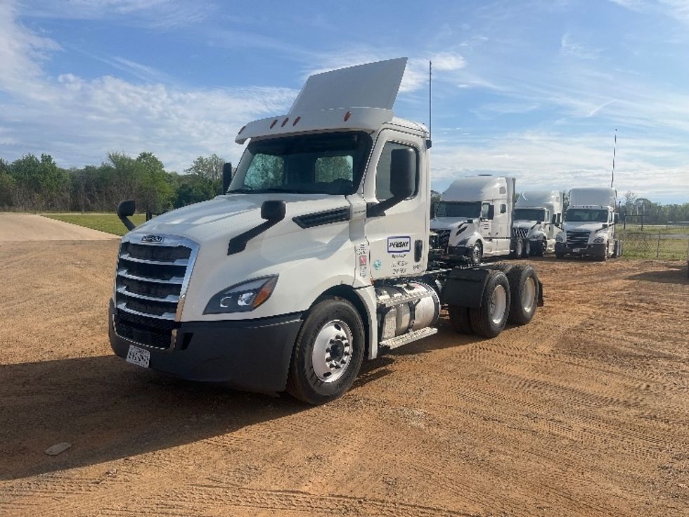 Day Cab Tractor-Heavy Duty Tractors-Freightliner-2020-T12664ST-Longview-TX-371,503\n\t\tmiles-$ 59,250 - Image 3