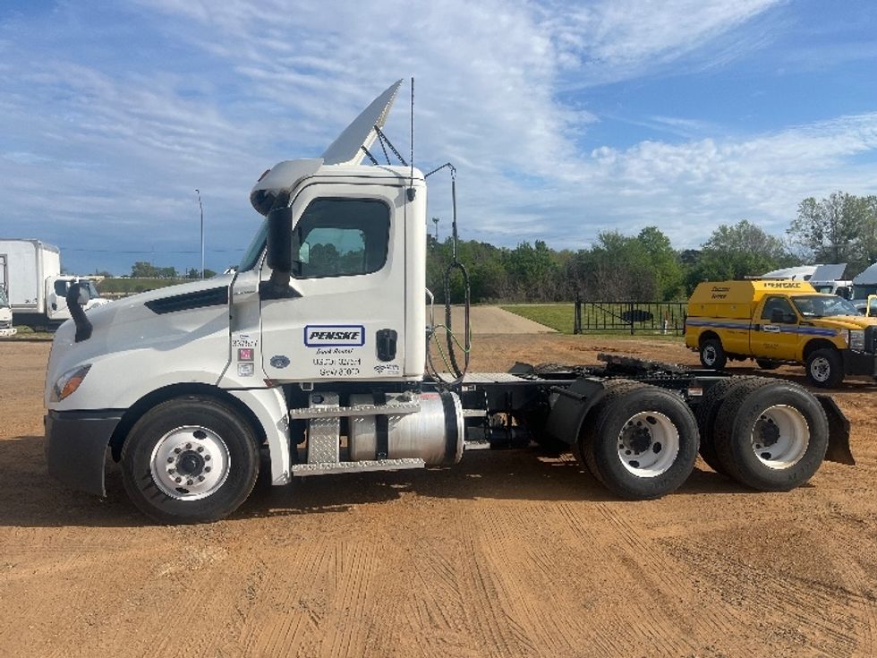 Day Cab Tractor-Heavy Duty Tractors-Freightliner-2020-T12664ST-Longview-TX-371,503\n\t\tmiles-$ 59,250 - Image 4