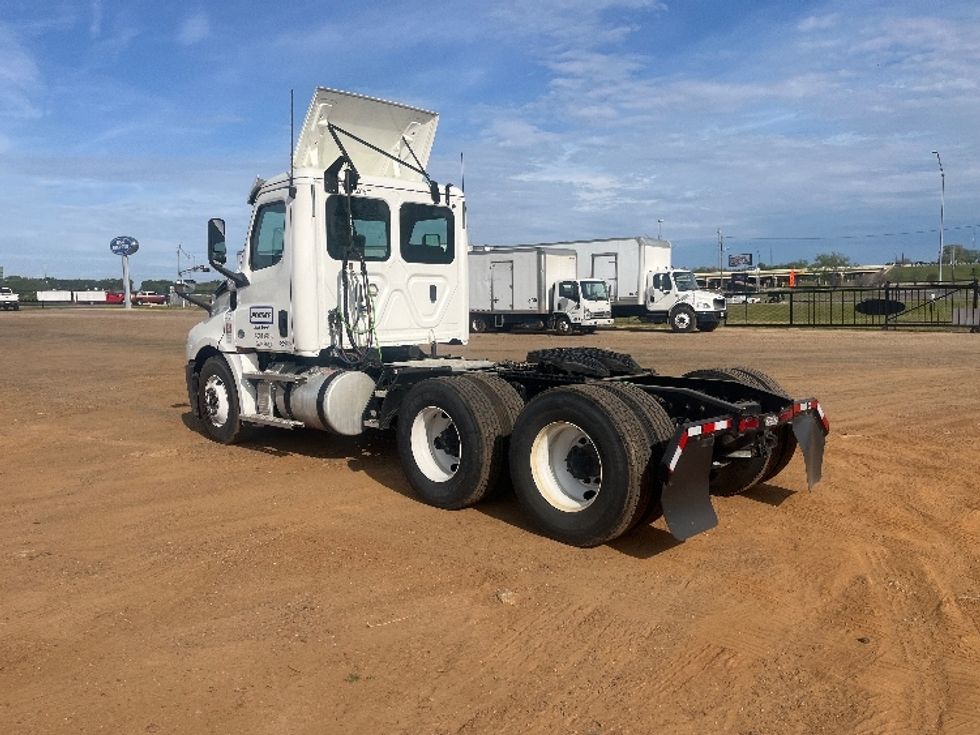 Day Cab Tractor-Heavy Duty Tractors-Freightliner-2020-T12664ST-Longview-TX-371,503\n\t\tmiles-$ 59,250 - Image 5