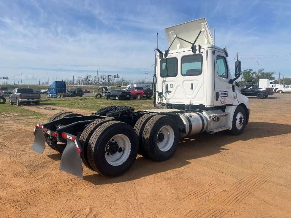 Day Cab Tractor-Heavy Duty Tractors-Freightliner-2020-T12664ST-Longview-TX-371,503\n\t\tmiles-$ 59,250 - Image 7